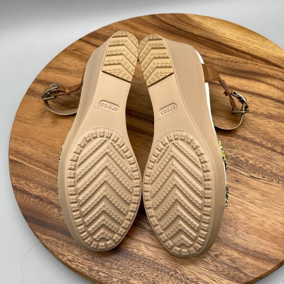 Crocs Leigh II Womens Size 10 Ankle Strap Yellow Graphic Wedge Pump Comfort - Picture 7 of 8